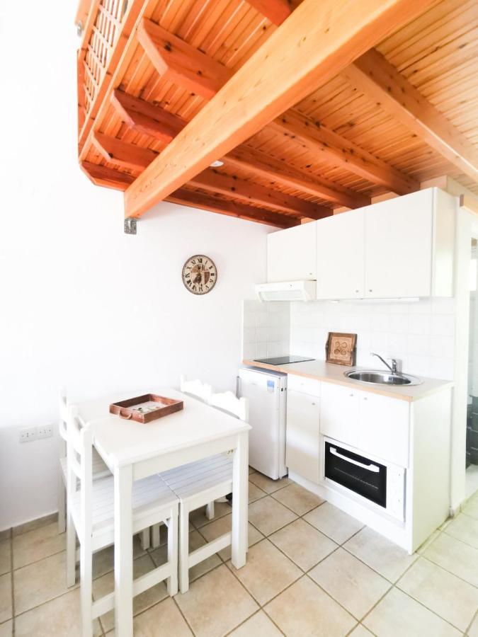 Haris Apartments Koukounaries Extérieur photo